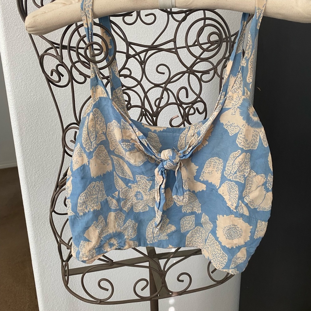 H&M tie front crop top. Size 6